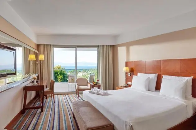 https://images.etstur.com/files/images/hotelImages/TR/55109/l/Pine-Bay-Holiday-Resort-Hotel-Oda-347392.jpg