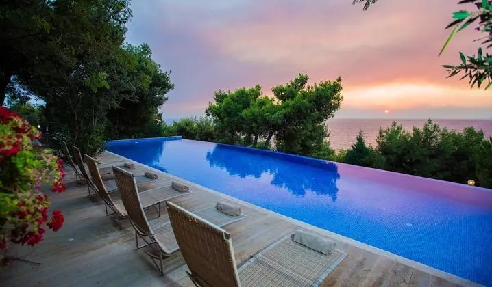 https://images.etstur.com/files/images/hotelImages/TR/55109/l/Pine-Bay-Holiday-Resort-Hotel-Oda-363259.jpg