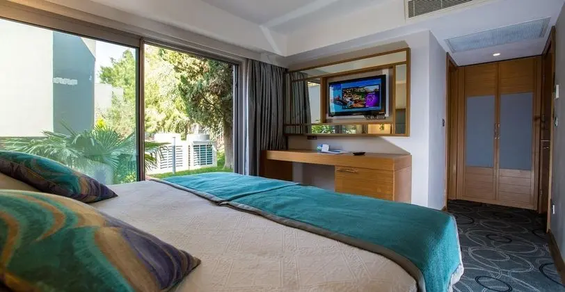 https://images.etstur.com/files/images/hotelImages/TR/55109/l/Pine-Bay-Holiday-Resort-Hotel-Oda-363271.jpg