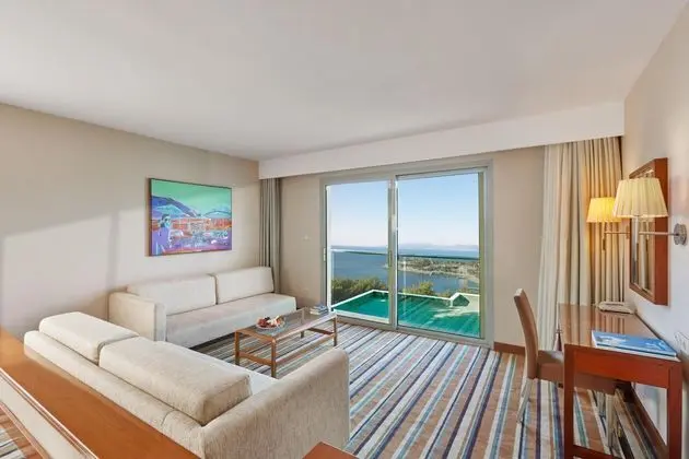https://images.etstur.com/files/images/hotelImages/TR/55109/l/Pine-Bay-Holiday-Resort-Hotel-Oda-363696.jpg
