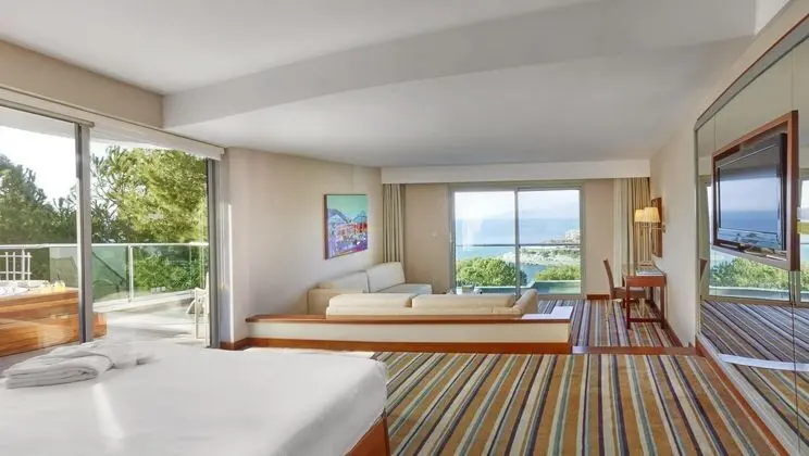 https://images.etstur.com/files/images/hotelImages/TR/55109/l/Pine-Bay-Holiday-Resort-Hotel-Oda-363697.jpg