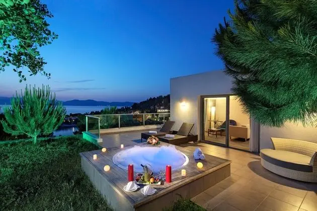 https://images.etstur.com/files/images/hotelImages/TR/55109/l/Pine-Bay-Holiday-Resort-Hotel-Oda-363699.jpg