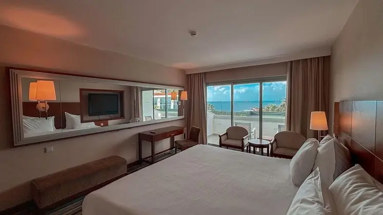 https://images.etstur.com/files/images/hotelImages/TR/55109/l/Pine-Bay-Holiday-Resort-Hotel-Oda-380704.jpg