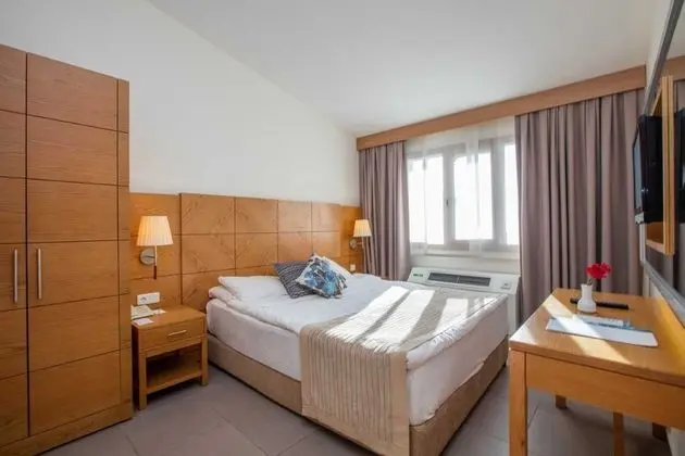 https://imagessl.etstur.com/files/images/hotelImages/TR/55109/l/Pine-Bay-Holiday-Resort-Hotel-Oda-267948.jpg