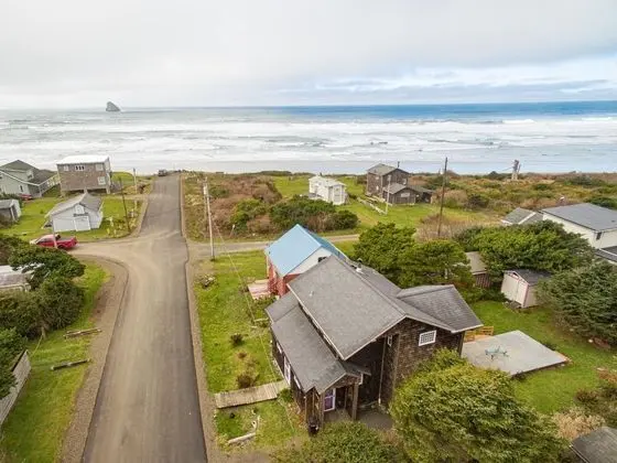 Ev, Birden Çok Yatak (Pine Beach Retreat)