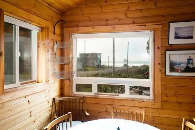 Ev, Birden Çok Yatak (Pine Beach Retreat)