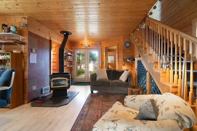 Ev, Birden Çok Yatak (Pine Beach Retreat)