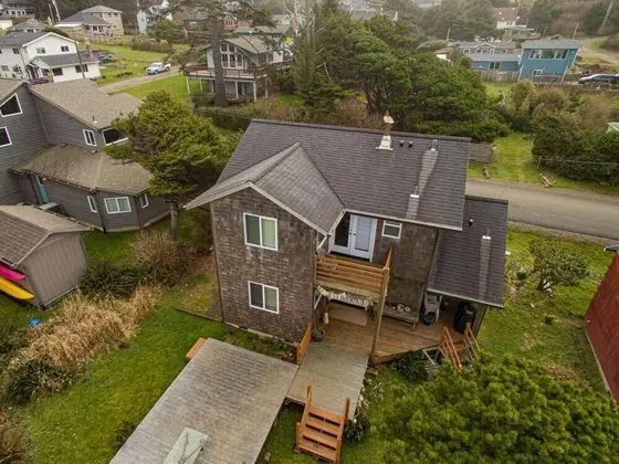 Ev, Birden Çok Yatak (Pine Beach Retreat)