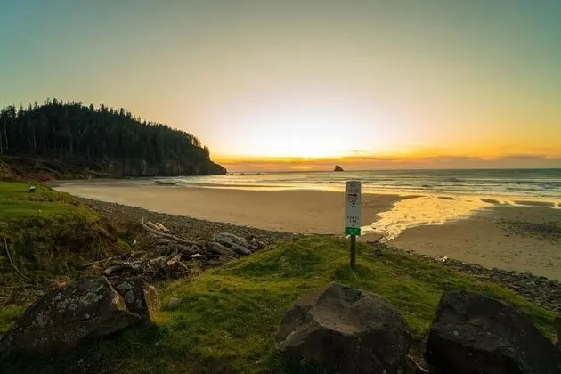 Ev, Birden Çok Yatak (Pine Beach Retreat)