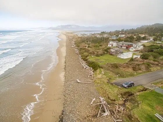 Ev, Birden Çok Yatak (Pine Beach Retreat)