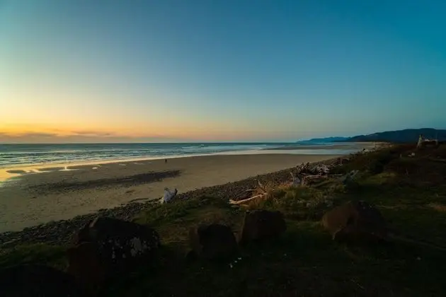 Ev, Birden Çok Yatak (Pine Beach Retreat)