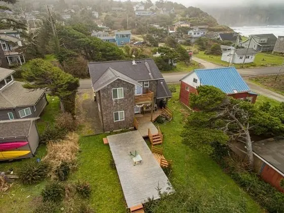 Ev, Birden Çok Yatak (Pine Beach Retreat)