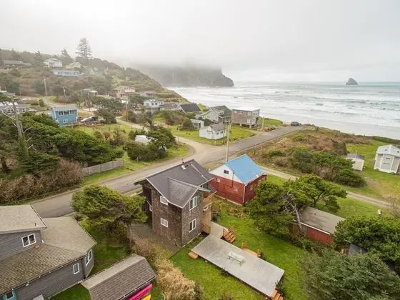 Ev, Birden Çok Yatak (Pine Beach Retreat)