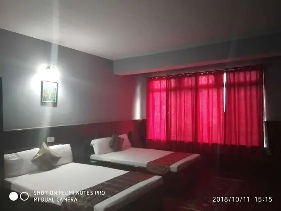 Deluxe Tek Büyük Yataklı Oda, Sigara İçilebilir, Dağ Manzaralı