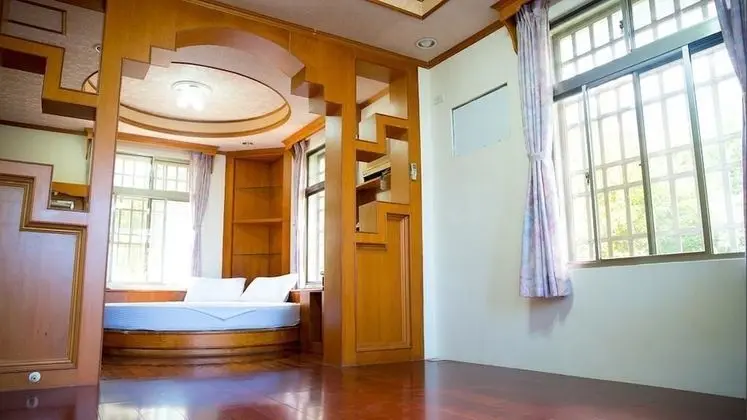 Dört Kişilik Oda, Özel Banyo, Dağ Manzaralı