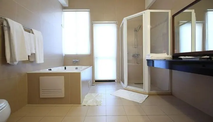 Deluxe Dört Kişilik Oda, Bahçe Manzaralı