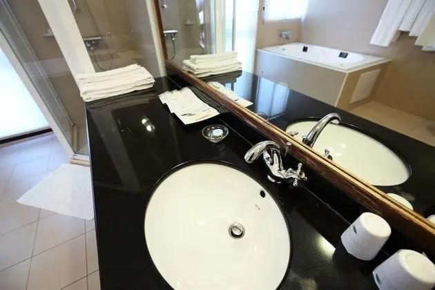 Deluxe Dört Kişilik Oda, Bahçe Manzaralı