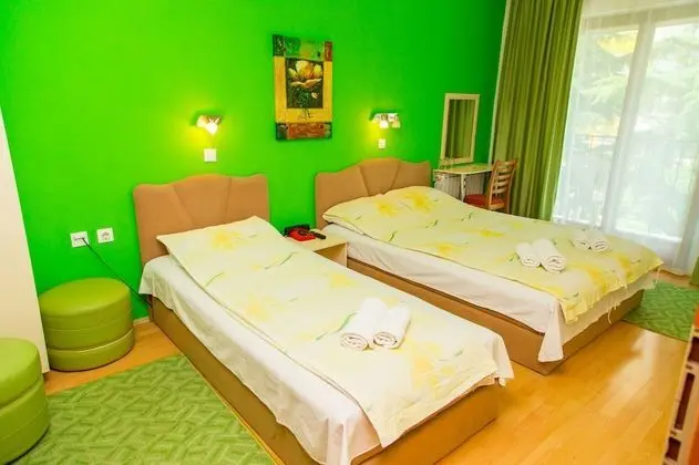 Üç Kişilik Oda, Balkon