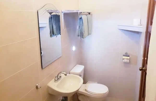 Standard Oda, 1 Büyük (Queen) Boy Yatak, Özel Banyo