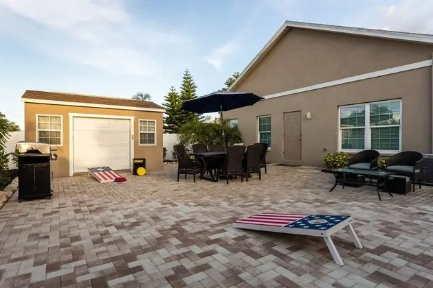 Ev (Gid Zooks FL House ~ Pinecraft Glory )