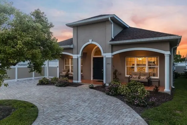 Ev (Gid Zooks FL House ~ Pinecraft Glory )