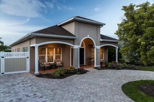 Ev (Gid Zooks FL House ~ Pinecraft Glory )