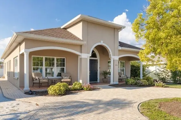 Ev (Gid Zooks FL House ~ Pinecraft Glory )