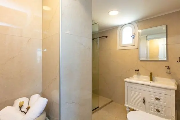 Junior Suite - Ground Level