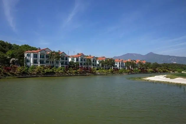 [Mona Breakfast] Suite+Breakfast (6-9 AM) for 2 @Golf Clubhouse (3-5min. Car Ride)