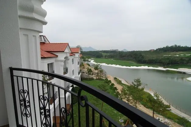 [Mona Breakfast] Suite+Breakfast (6-9 AM) for 2 @Golf Clubhouse (3-5min. Car Ride)
