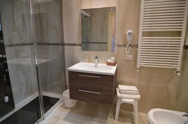 Tek Büyük veya İki Ayrı Yataklı Oda, Deniz Manzaralı