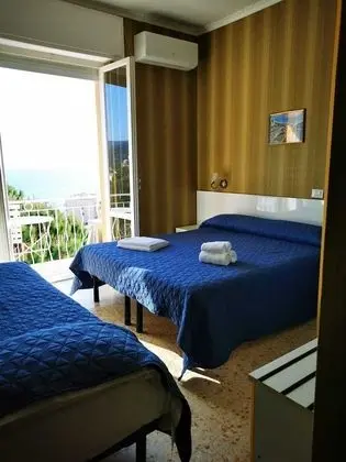Üç Kişilik Oda