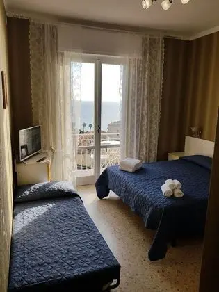 Üç Kişilik Oda