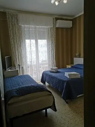 Üç Kişilik Oda