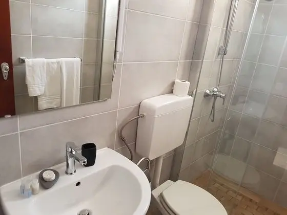 Üç Kişilik Oda