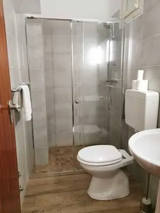 Üç Kişilik Oda