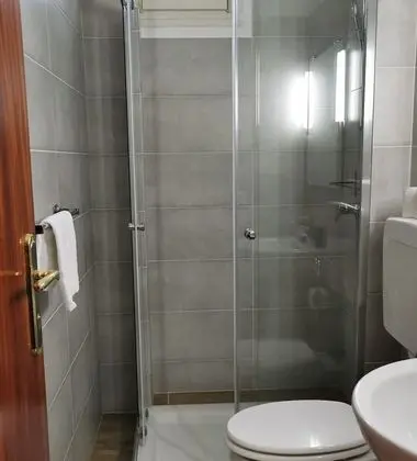 Üç Kişilik Oda