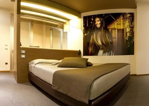 Business Büyük Yataklı Tek Kişilik Oda