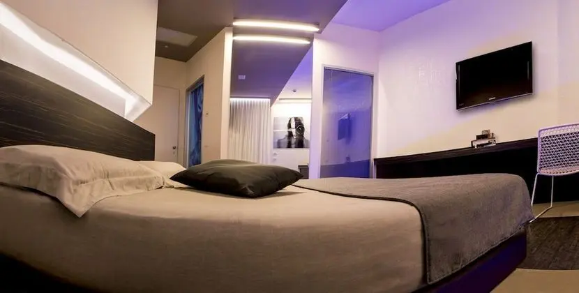 Design Büyük Yataklı Tek Kişilik Oda