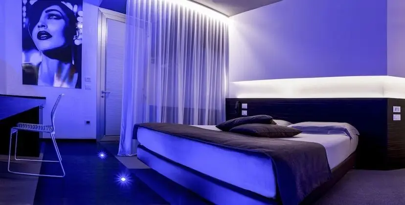 Design Büyük Yataklı Tek Kişilik Oda