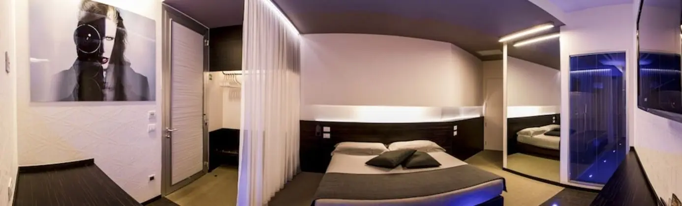 Design Büyük Yataklı Tek Kişilik Oda