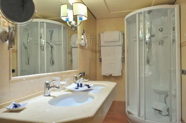 Superior Tek Büyük Yataklı Oda, Balkon (City center transfer included)