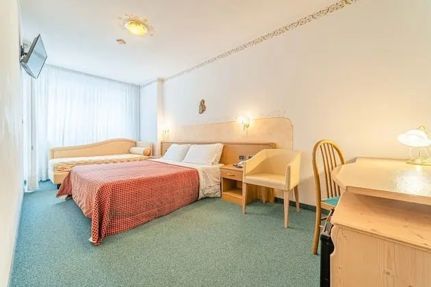 Tek Büyük veya İki Ayrı Yataklı Oda