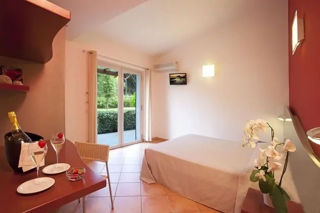 Tek Büyük Yataklı Oda, Engellilere Uygun, Küçük Mutfak