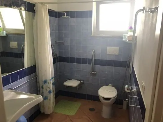 Tek Büyük Yataklı Oda, Engellilere Uygun, Küçük Mutfak