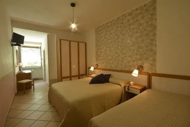 Basic Üç Kişilik Oda, Birden Çok Yatak