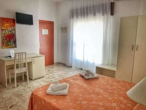 Üç Kişilik Oda