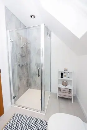 Tek Büyük Yataklı Oda, Banyolu/Duşlu (Skye Room)