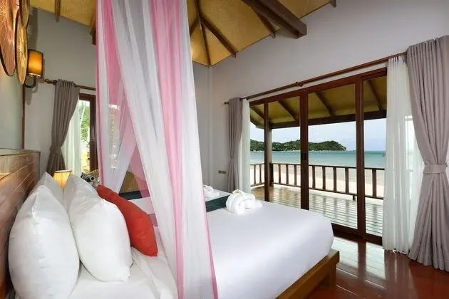 Villa, Beachfront (First row on beach)