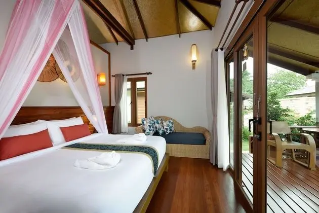 Deluxe Sea View Villa (Second row on beach)